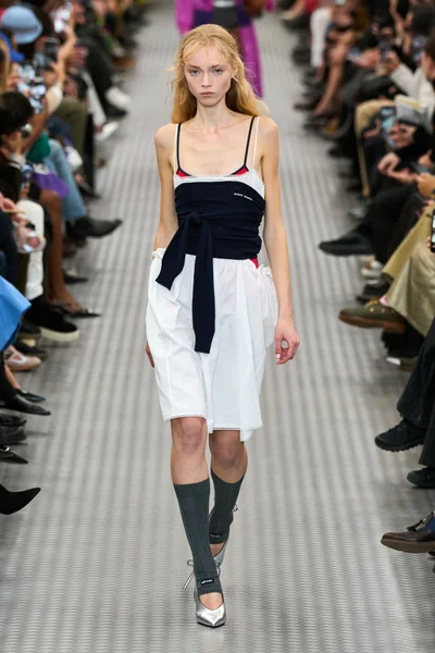 Look 2